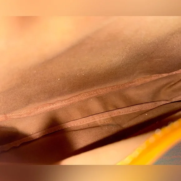 Louis Vuitton Saumur 30 in Monogramπ§‘ - Picture 14 of 17